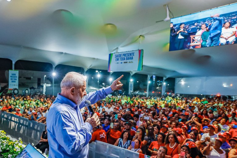 "É esse País que nós vamos construir", diz Lula em inauguração de prédio de universidade federal e de hospital na Bahia