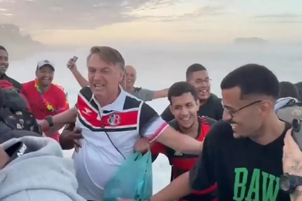 O ex-presidente Jair Bolsonaro na Barra da Tijuca. Foto: reprodução