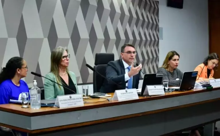 O senador Flávio Bolsonaro (PL-RJ), é relator da PEC das Praias. Foto: Waldemir Barreto/Agência Senado