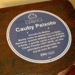 A placa que homenageia o cantor Cauby Peixoto como Patrimônio Cultural Carioca - Prefeitura do Rio