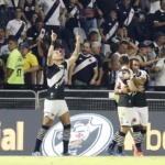 Maicon comemora o primeiro gol do triunfo do Vasco (Crédito: Úrsula Nery/Agência FERJ)