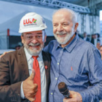 Daniel Vieira, o 'Lula de Arapiraca', posa com o presidente Luiz Inácio Lula da Silva, de quem é sósia