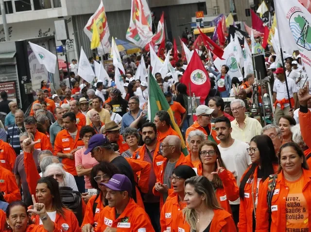 De 10h até às 15h, as centrais sindicais promoverão atividades em uma tenda montada próximo ao portão principal do Parque Madureira - Fernando Frazão/ Agência Brasil