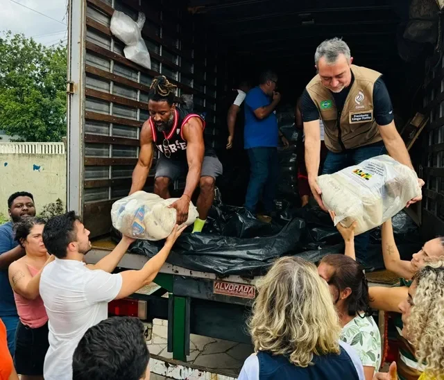 O presidente da Conab, Edegar Pretto, acompanhou as primeiras entregas de alimentos - Foto: Divulgação Conab