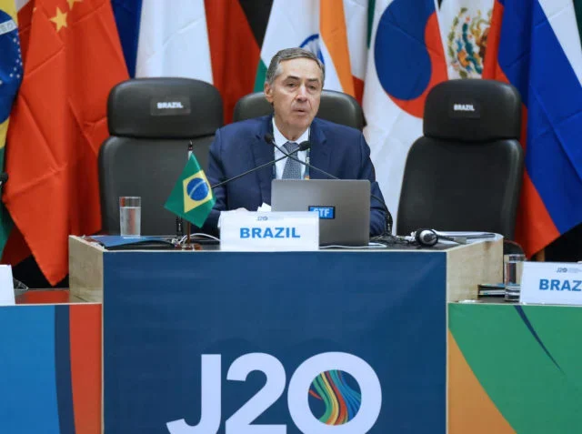 Ministro Barroso na reunião do J20