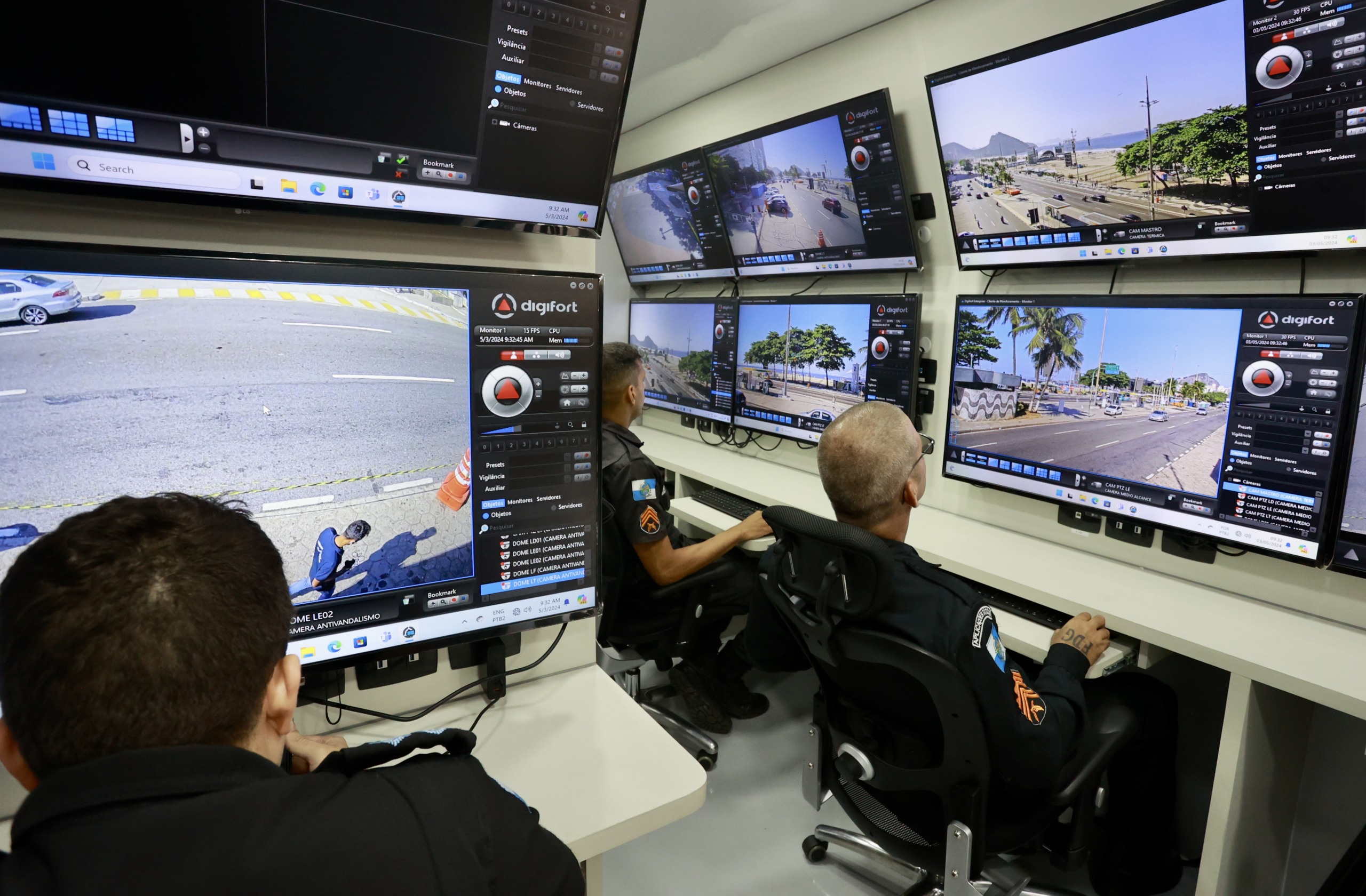 Centro Integrado de Comando e Controle Móvel (CICM) já está posicionado em Copacabana. Imagem: Rogério Santana.