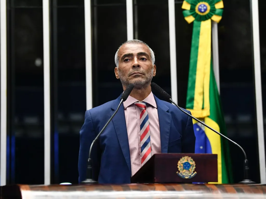 Senador Romário convoca Romarinho para depor na CPI das Apostas sobre manipulação de resultados no futebol