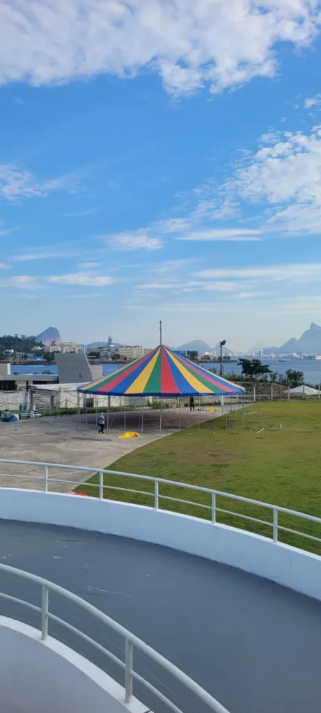 Festival de Circo toma conta do Caminho Niemeyer