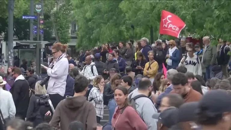 Milhares se reúnem para protestar contra a extrema direita em Paris. Foto: Divulgação