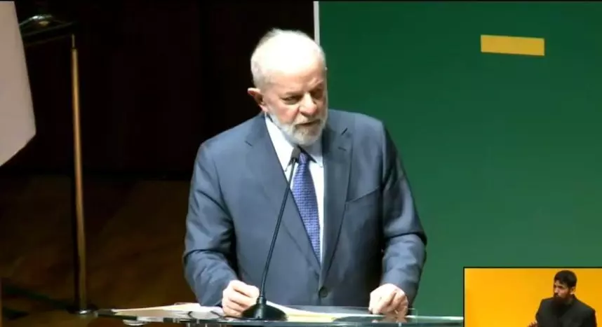 Lula durante discurso emocionado na posse de Magda Chambriard na Petrobras.