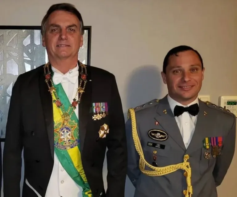 Jair Bolsonaro e Mauro Cid - Foto: Reprodução