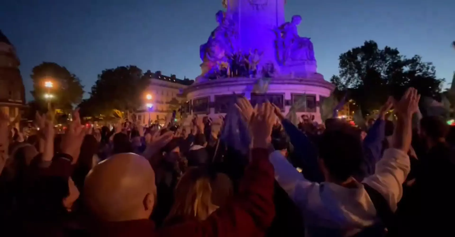 Manifestantes na Place de la République, em Paris. Foto: Divulgação