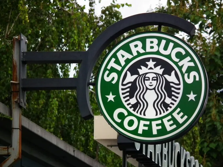 Starbucks, agora sob administração do Grupo Zamp