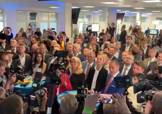 Líderes do partido Alternativa para a Alemanha (AfD) comemorando os resultados das eleições europeias. (Foto: Reprodução/X )