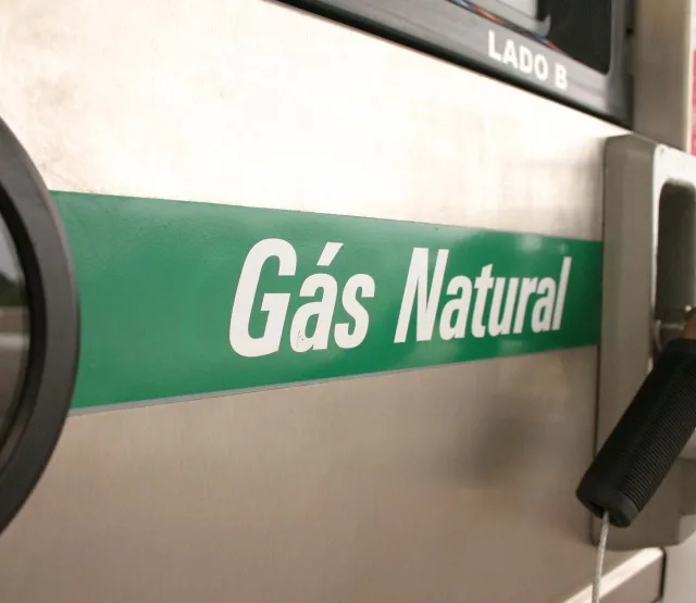 Nova política de preços da Petrobras reduz tarifas de gás natural no Rio de Janeiro a partir de junho.