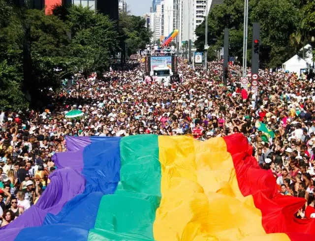 Multidão na Parada do Orgulho LGBT+ de São Paulo. Foto: Andre Hanni /Brazil Photo Press/Folhapress
