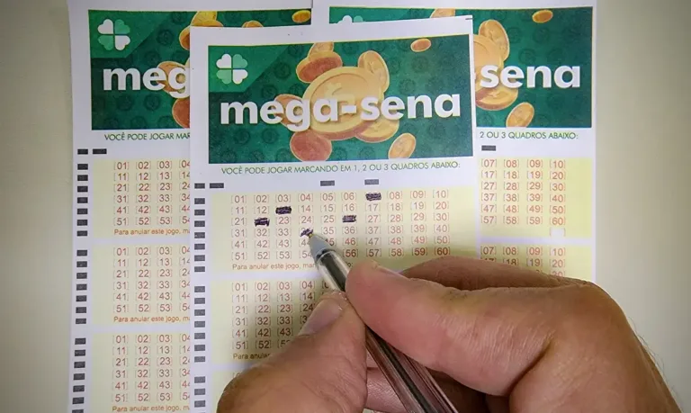 Mega-Sena acumula e prêmio vai a R$ 112 milhões no próximo sorteio. Veja as dezenas sorteadas e como participar.