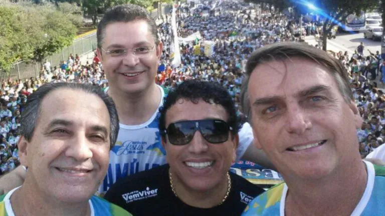 Sóstenes Cavalcante (acima), com Silas Malafaia, Magno Malta e Jair Bolsonaro (Reprodução) Créditos: Reprodução/Twitter