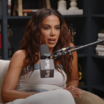 Anitta durante a gravação do podcast "On Purpose with Jay Shetty" onde fez a polêmica sugestão