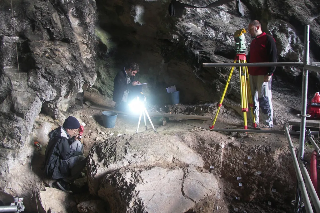 Escavações na Cueva de El mirón Fonte: Gabinete de Prensa del Gobierno de Cantabria
