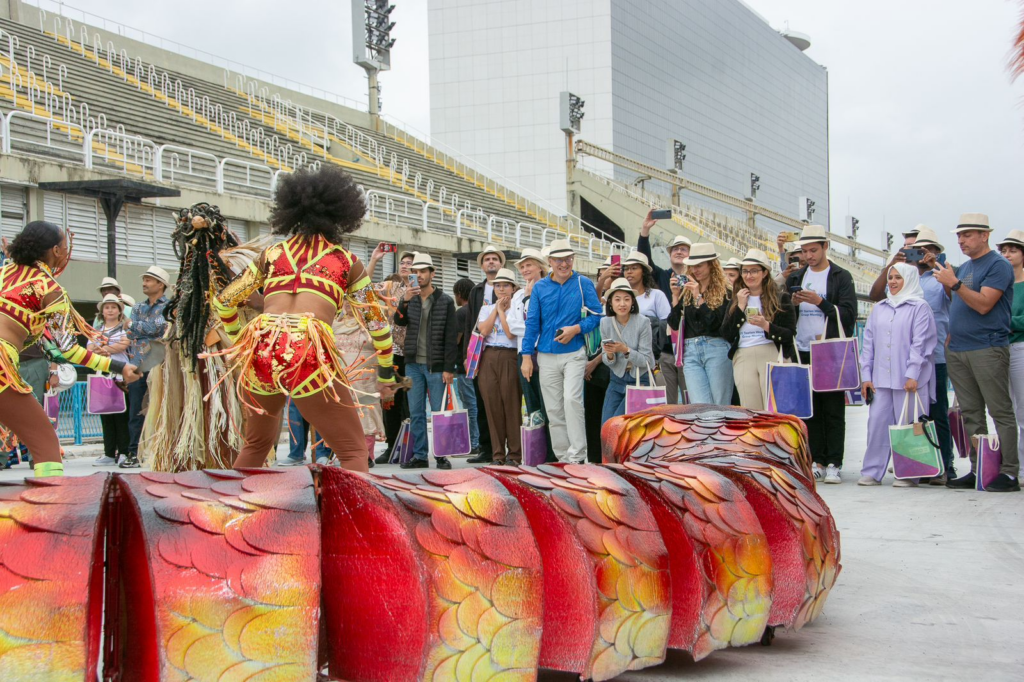Participantes de GT do G20 conhecem Sapucaí e caem no samba - Foto: Riotur