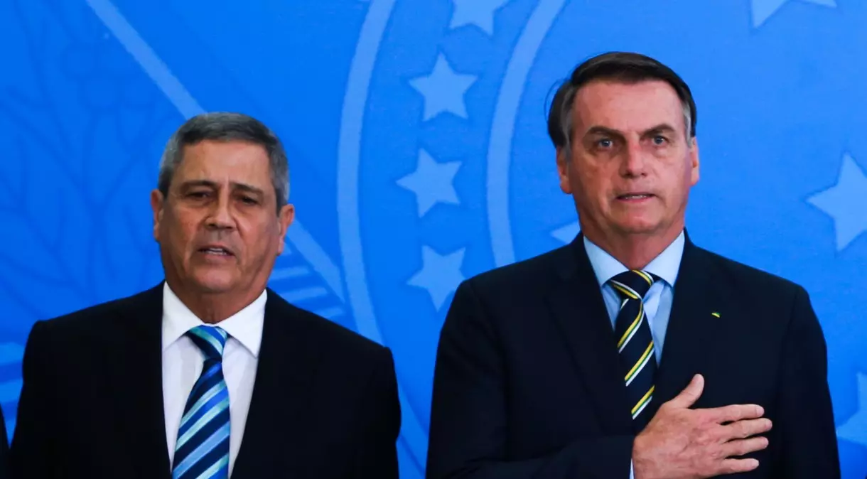 O general Walter Braga Netto e o ex-presidente Jair Bolsonaro devem ser indiciados pela Polícia Federal por envolvimento no 8 de janeiro. Foto: Valter Campanato/Agência Brasil