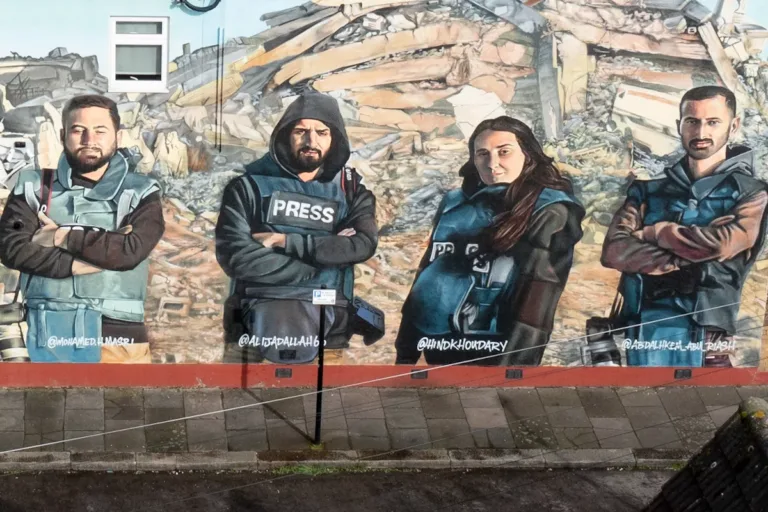 Os rostos por trás dos murais de solidariedade a Gaza em Londres