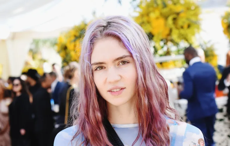 Grimes diz que acha a comunidade de jogos “muito menos tóxica do que a comunidade de música independente”