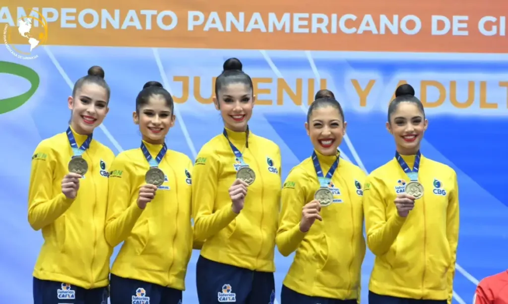 Seleção brasileira celebra as 12 medalhas conquistadas no Campeonato Pan-Americano de Ginástica Rítmica.