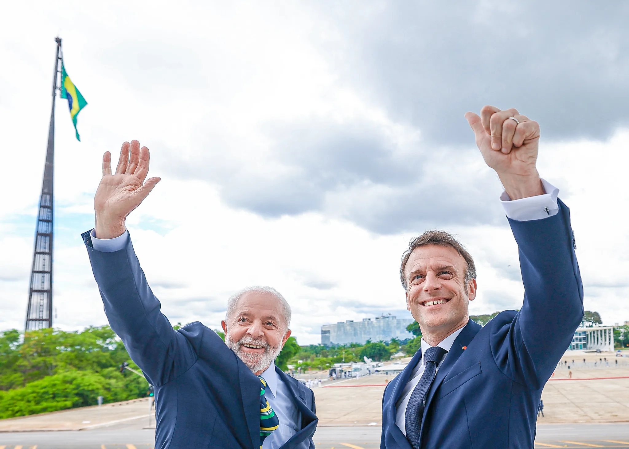 Brasilia DF 28 03 2024 Presidente da República, Luiz Inácio Lula da Silva, durante a cerimônia oficial de chegada do Presidente da República Francesa, Emmanuel Macron, por ocasião de sua Visita de Estado ao Brasil, no Palácio do Planalto. Brasília - DF. Ricardo Stuckert