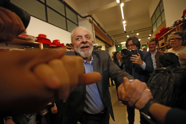 Presidente da República Luiz Inácio Lula da Silva participa do encontro com lideranças e movimentos Sociais, no Armazém do Campo. Foto: Paulo Pinto/Agência Brasil