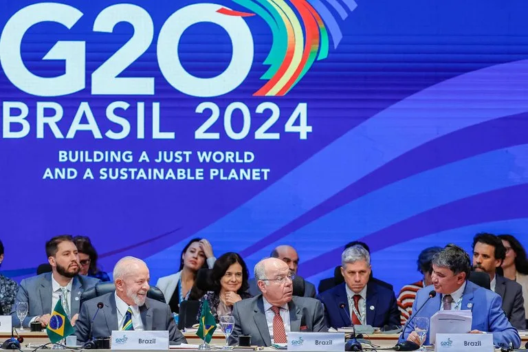 Presidente Lula e ministros durante a reunião da força-tarefa do G20 para o pré-lançamento da Aliança Global contra a Fome e a Pobreza, nesta quarta-feira (24), no Rio de Janeiro - Foto: Ricardo Stuckert/PR