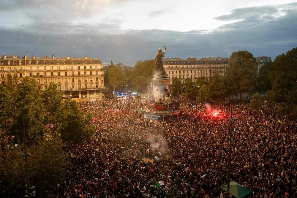 Paris-França 07/07/2024 Apoiadores celebram vitória da esquerda nas eleições da França. RS Fotos Públicas