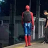 Homem-Aranha caminha é agredido na estação Carlos Prestes – Foto: Reprodução