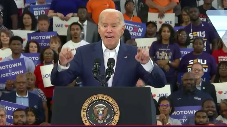 O presidente dos Estados Unidos, Joe Biden, em um comício em Michigan. Foto: reprodução