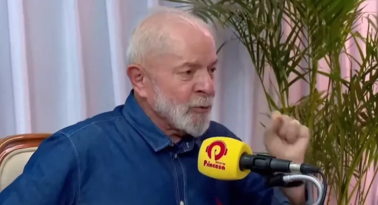 Lula em entrevista à Rádio Princesa. Foto: reprodução