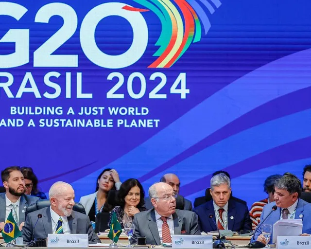 Presidente Lula e ministros durante a reunião da força-tarefa do G20 para o pré-lançamento da Aliança Global contra a Fome e a Pobreza, nesta quarta-feira (24), no Rio de Janeiro - Foto: Ricardo Stuckert/PR