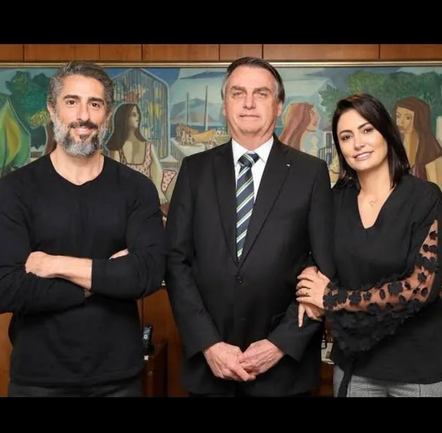 Marcos Mion, Jair Bolsonaro e Michelle - Foto: Reprodução X