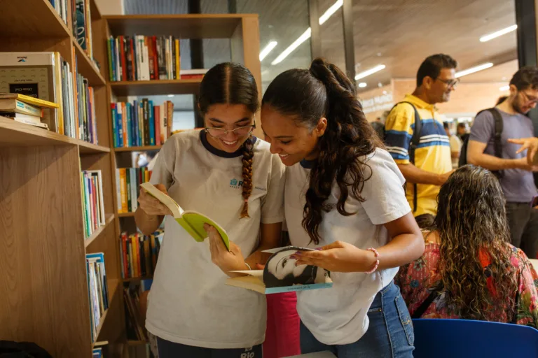 Biblioteca Manuel Ignácio da Silva Alvarenga foi reinaugurada em junho e moradores do bairro já podem usufruir da programação que o espaço oferece
