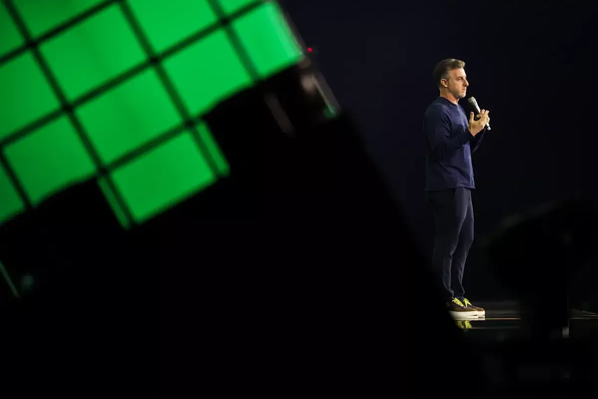 Luciano Huck, apresentador da TV Globo, durante evento empresarial Web Summit Rio 2023, no Riocentro, Rio de Janeiro, Brasil, em 1º de maio de 2023 [Vaughn Ridley/Sportsfile for Web Summit Rio via Getty Images]