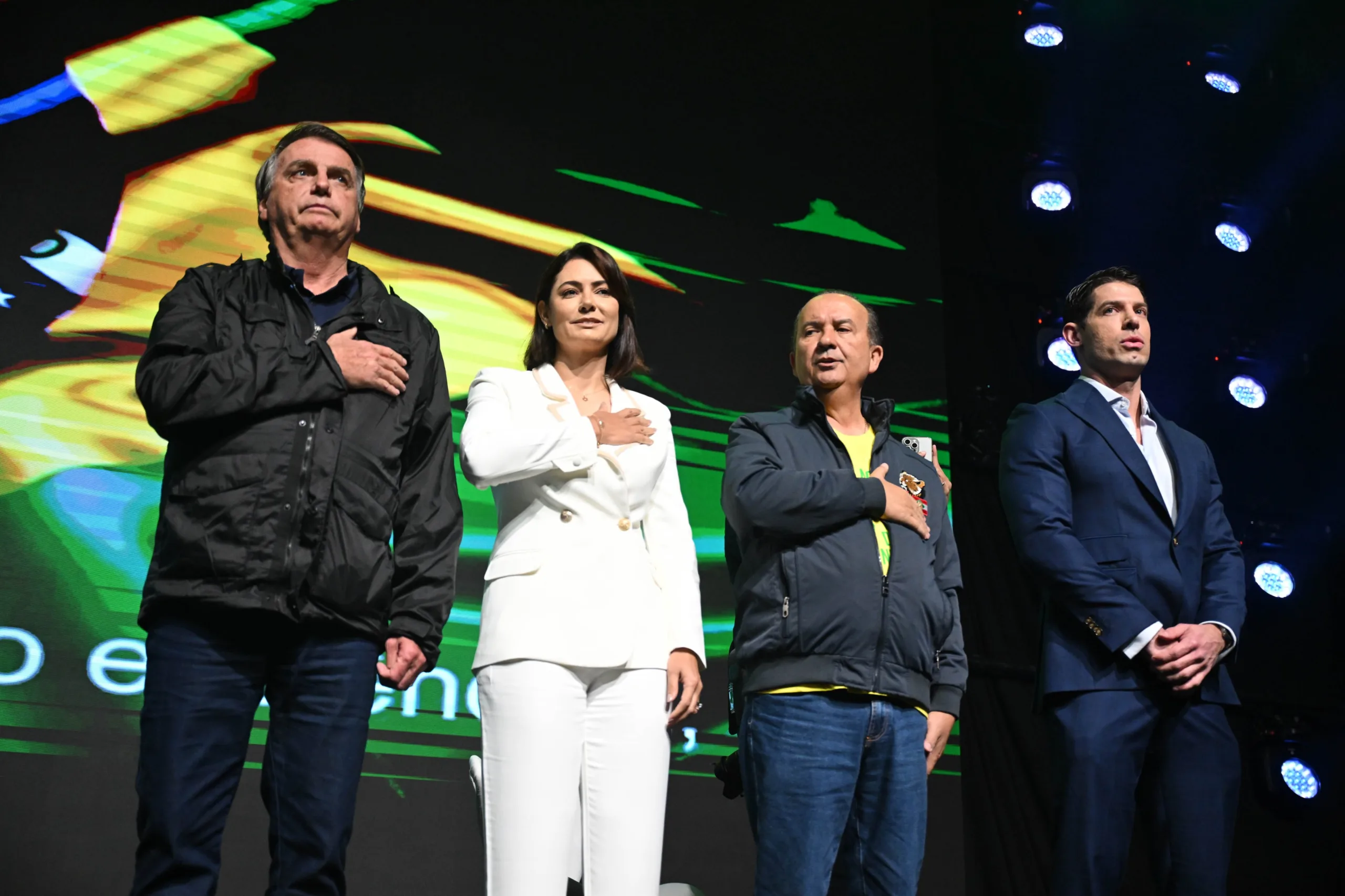 Jair Bolsonaro e família abrem o CPAC Brasil conferência de menbros da extrema direita em Balneário de Camburiú