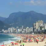 Céu limpo e ensolarado no Rio de Janeiro durante o fim de semana