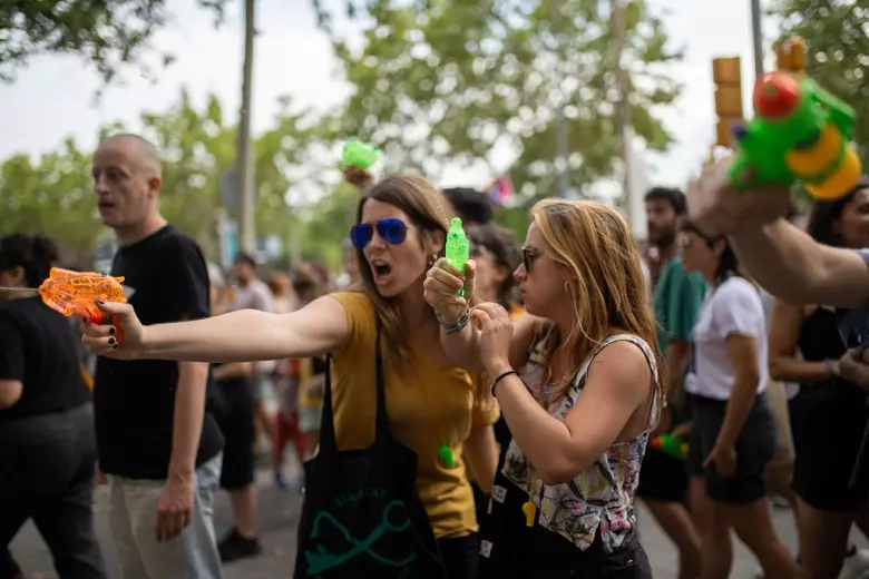 Manifestantes protestavam contra aumento no custo de vida decorrente do turismo na região – Foto: Reprodução