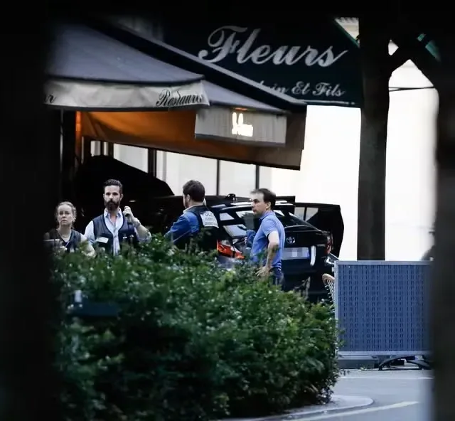 Carro invade calçada e deixa um morto e seis feridos em Paris