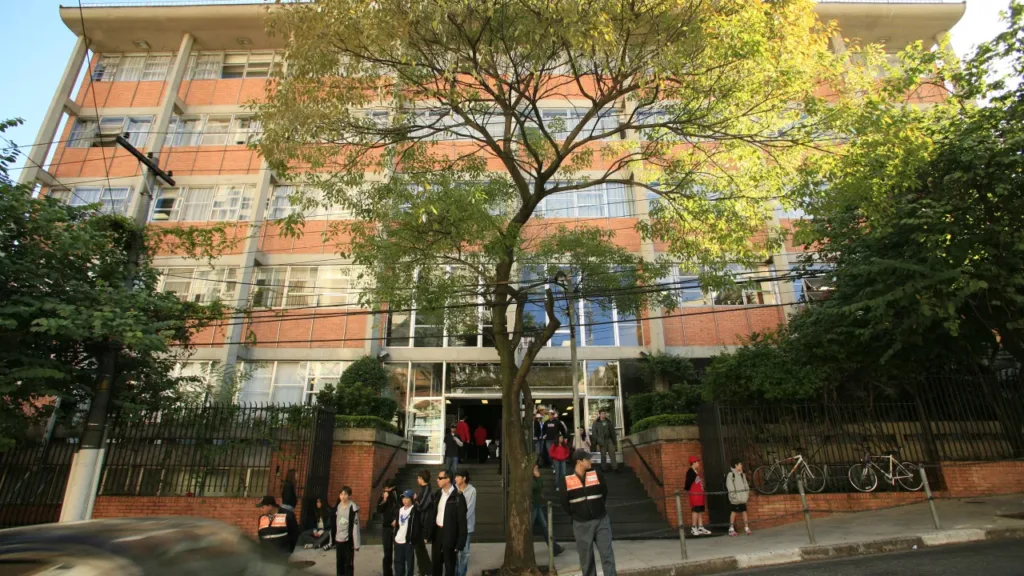 Fachada do Colégio Bandeirantes, na Vila Mariana, em São Paulo. Foto: Daniela Toviansky/Guia do Estudante/Dedoc