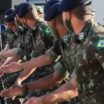 Bolsonaro e militares. Foto: Carolina Antunes/PR