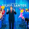 Silvio Santos em um de seus emblemáticos programas no SBT, onde consolidou sua carreira.