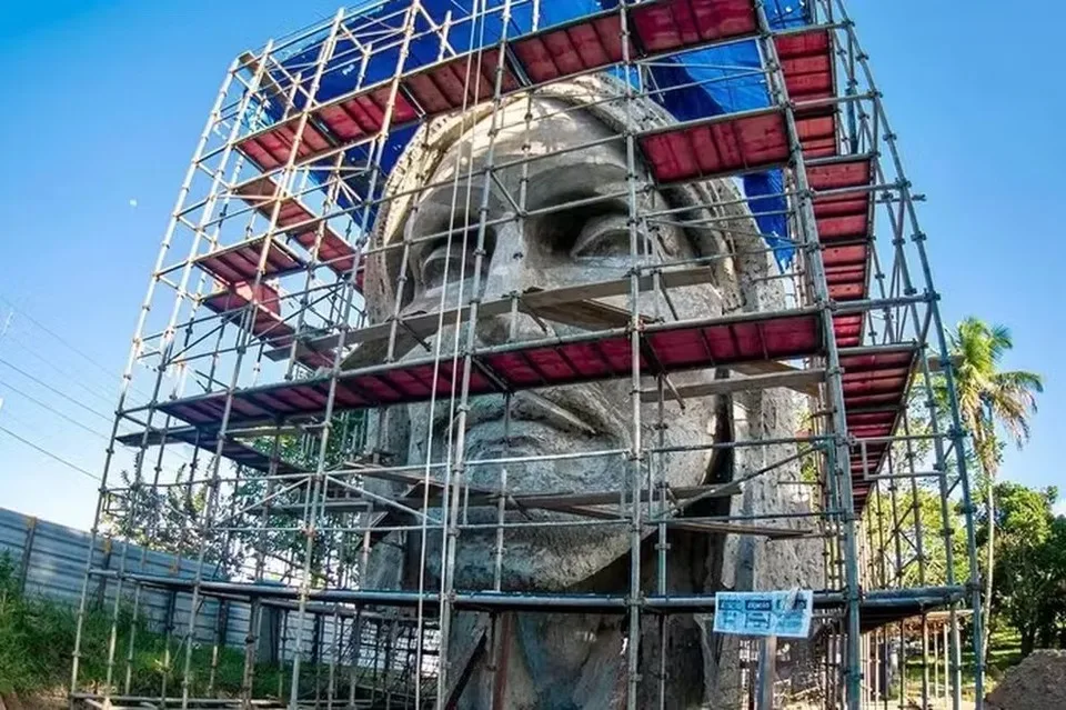 Construção da cabeça do "Cristo de Pilar"