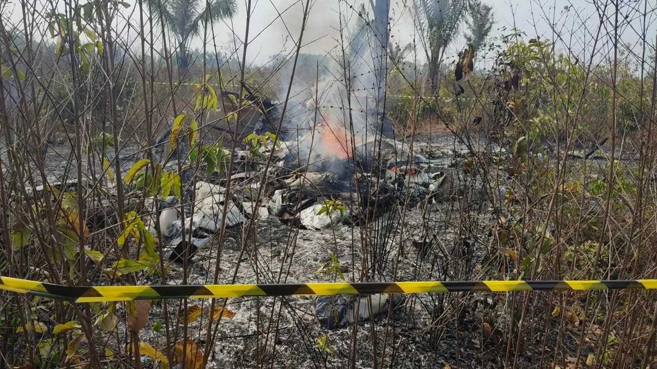 Avião cai em zona de mata no MT