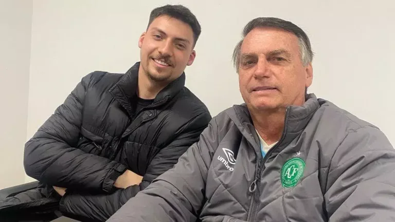 Jair Renan e Jair Bolsonaro. Foto: reprodução